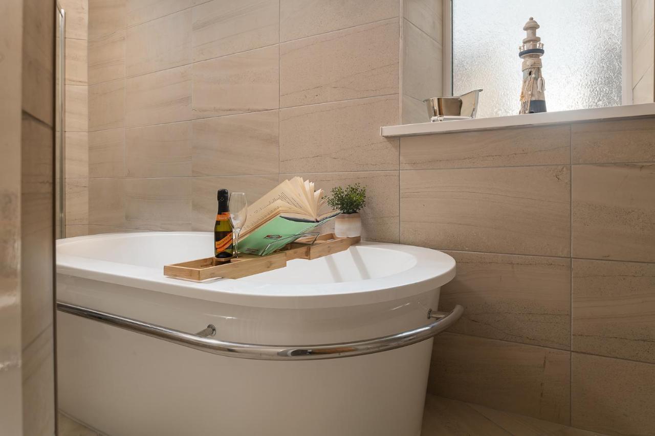 New Luxurious Escape Charming Dog Friendly Cottage カーナーヴォン エクステリア 写真